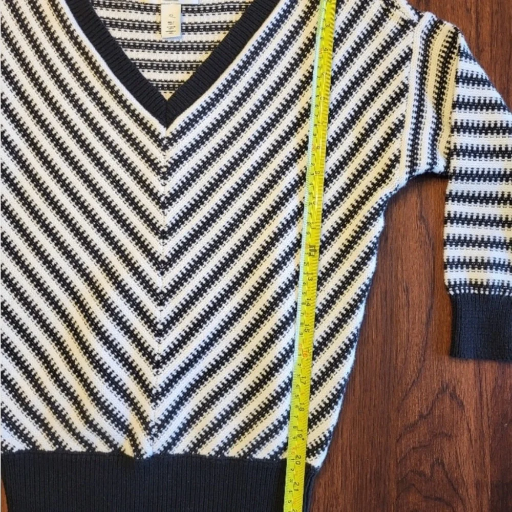 White House Black Market Womens Black White Chevron 3/4 Sleeve V-Neck Sweater XS